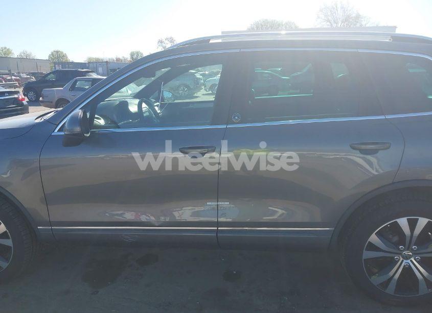 Photo 14 of 2017 Volkswagen Touareg V6 WOLFSBURG EDITION (VIN WVGRF7BP1HD004308)