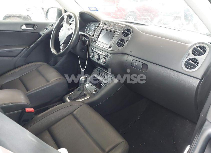 Photo 5 of 2017 Volkswagen Tiguan 2.0T WOLFSBURG EDITION (VIN WVGRV7AX5HW501063)