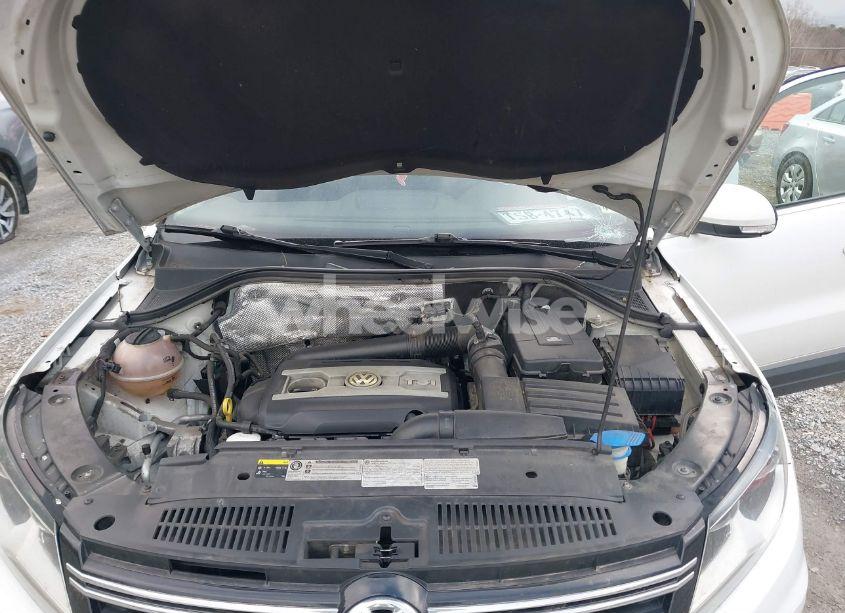 Photo 10 of 2017 Volkswagen Tiguan 2.0T WOLFSBURG EDITION (VIN WVGSV7AX1HW509677)