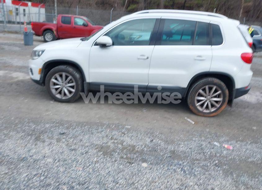 Photo 14 of 2017 Volkswagen Tiguan 2.0T WOLFSBURG EDITION (VIN WVGSV7AX1HW509677)