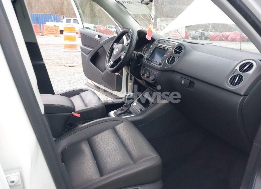 Photo 5 of 2017 Volkswagen Tiguan 2.0T WOLFSBURG EDITION (VIN WVGSV7AX1HW509677)