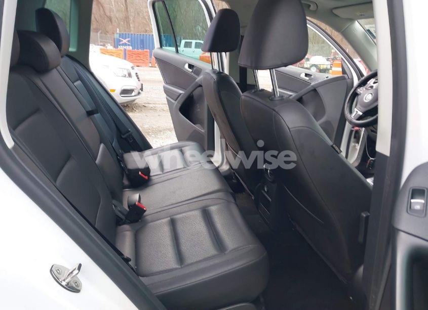 Photo 8 of 2017 Volkswagen Tiguan 2.0T WOLFSBURG EDITION (VIN WVGSV7AX1HW509677)