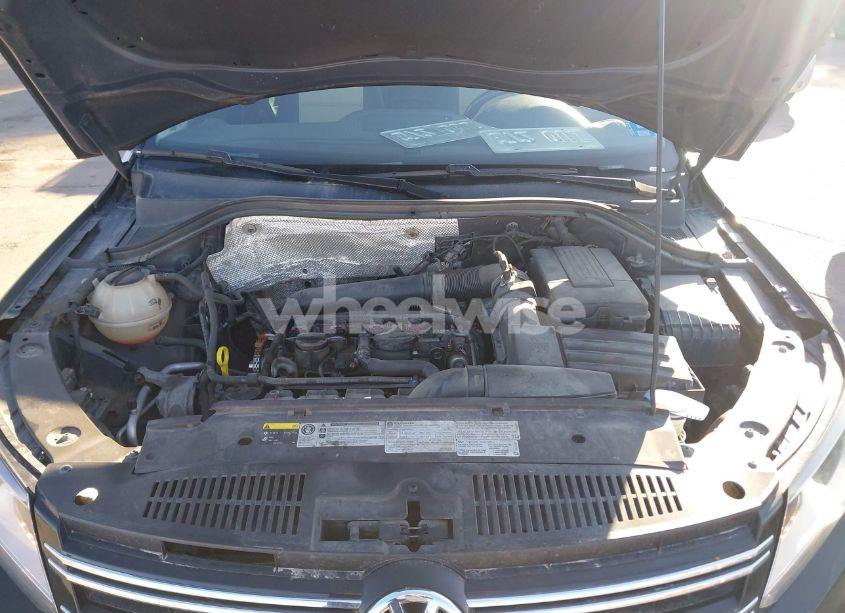 Photo 10 of 2017 Volkswagen Tiguan 2.0T WOLFSBURG EDITION (VIN WVGSV7AX3HW509437)