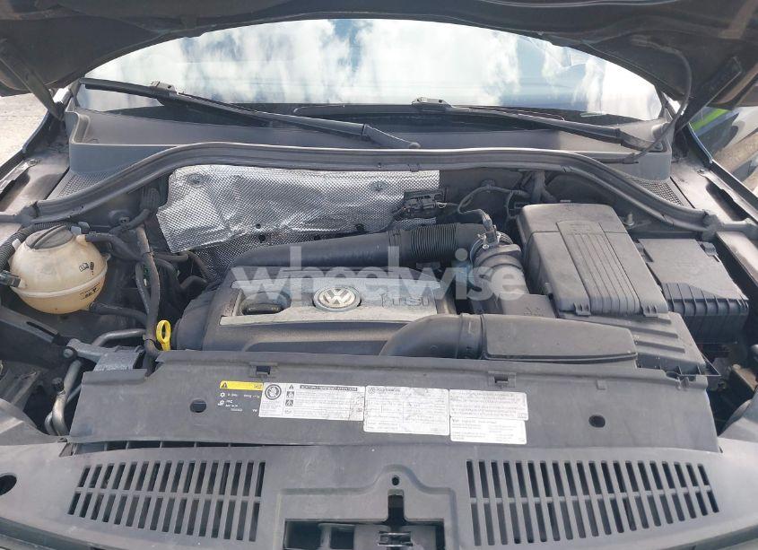 Photo 10 of 2017 Volkswagen Tiguan 2.0T WOLFSBURG EDITION (VIN WVGSV7AX7HK007957)