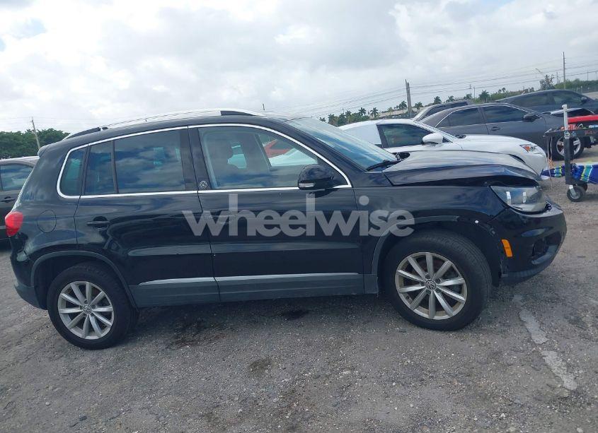 Photo 13 of 2017 Volkswagen Tiguan 2.0T WOLFSBURG EDITION (VIN WVGSV7AX7HK007957)