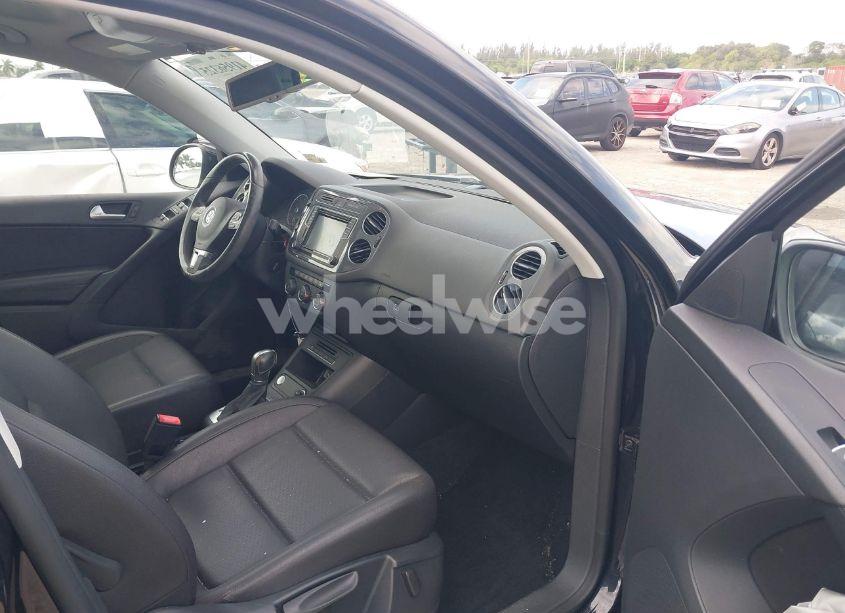 Photo 5 of 2017 Volkswagen Tiguan 2.0T WOLFSBURG EDITION (VIN WVGSV7AX7HK007957)