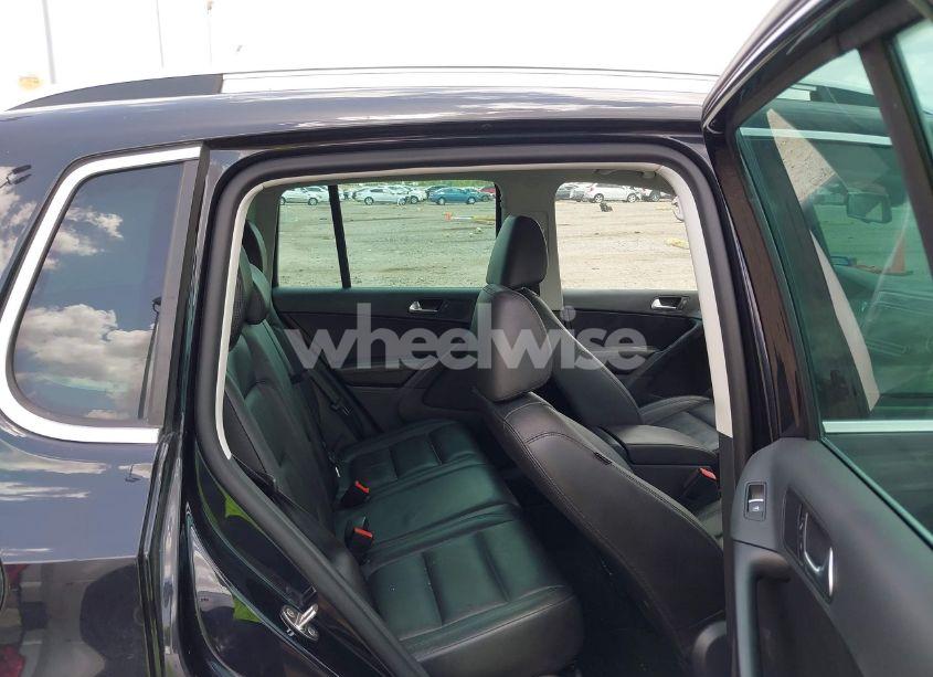 Photo 8 of 2017 Volkswagen Tiguan 2.0T SPORT (VIN WVGTV7AX8HK006885)