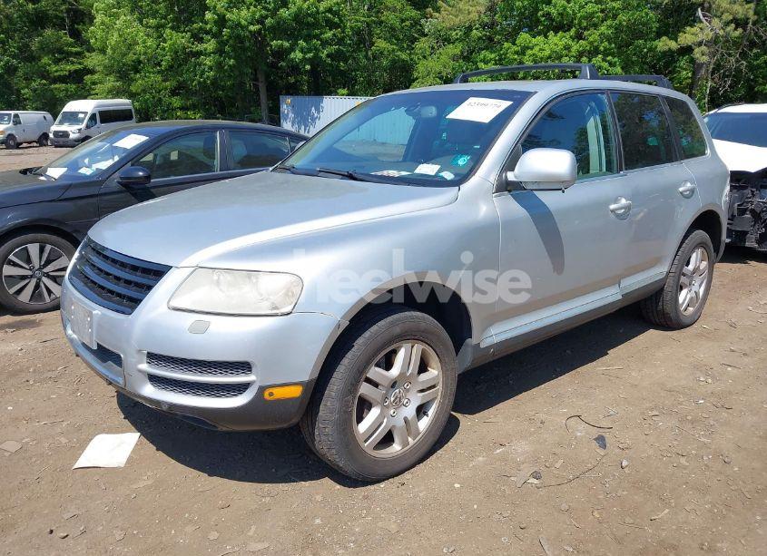 Photo 2 of 2005 Volkswagen Touareg V8 (VIN WVGZM77L15D080697)