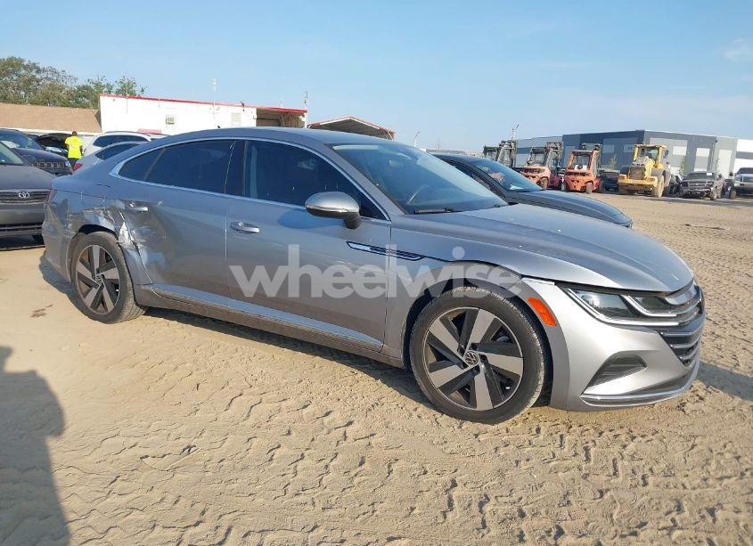 2021 Volkswagen Arteon SE (VIN WVWAR7AN2ME012169) main photo