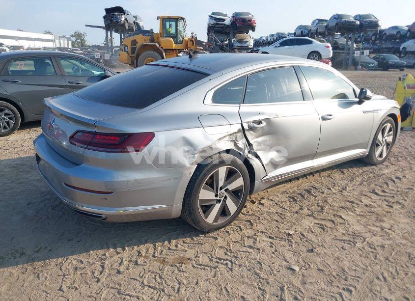 Photo 4 of 2021 Volkswagen Arteon SE (VIN WVWAR7AN2ME012169)