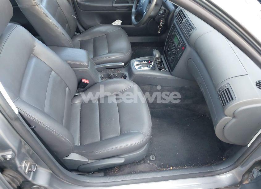 Photo 4 of 2005 Volkswagen Passat GLS (VIN WVWBD63B05E061856)