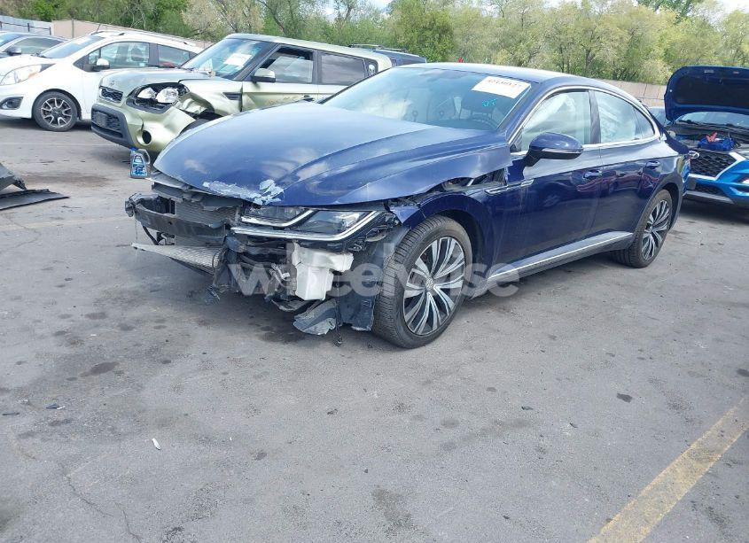 Photo 2 of 2019 Volkswagen Arteon 2.0T SE (VIN WVWBR7AN3KE030990)