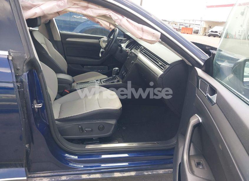 Photo 5 of 2019 Volkswagen Arteon 2.0T SE (VIN WVWBR7AN3KE030990)