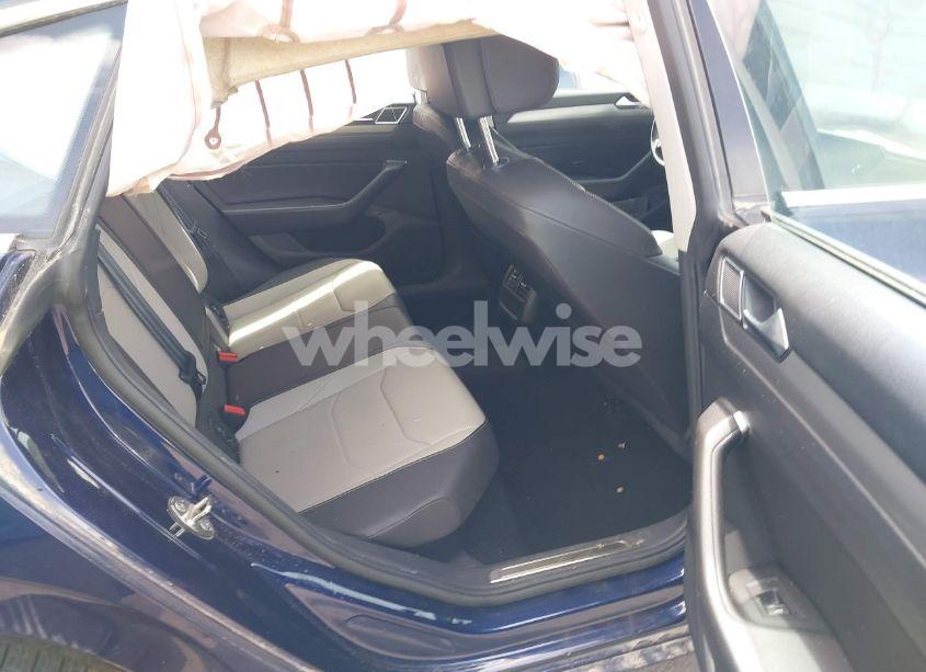 Photo 8 of 2019 Volkswagen Arteon 2.0T SE (VIN WVWBR7AN3KE030990)