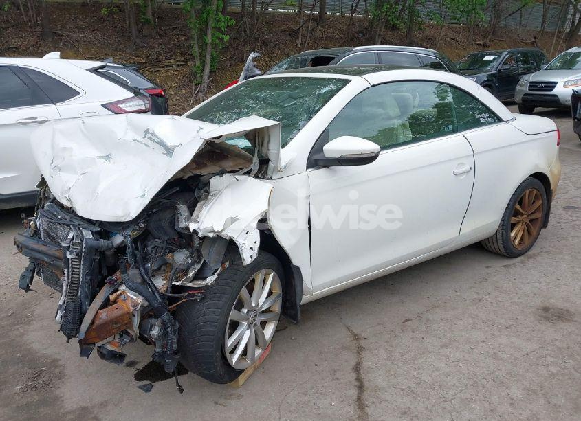 Photo 2 of 2012 Volkswagen Eos KOMFORT (VIN WVWBW7AH7CV019687)