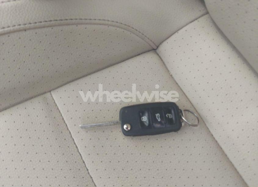 Photo 11 of 2013 Volkswagen Eos KOMFORT (VIN WVWBW8AH0DV001877)