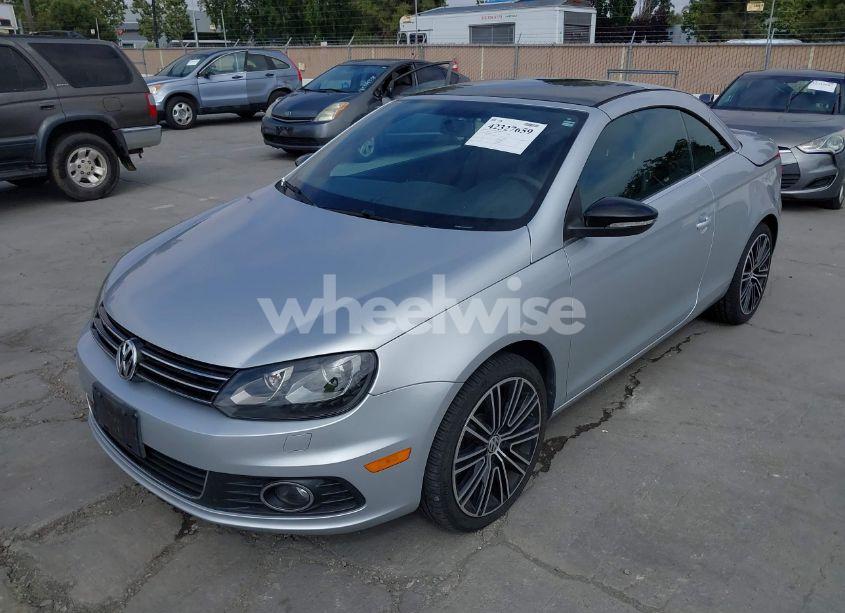 Photo 2 of 2013 Volkswagen Eos SPORT (VIN WVWBW8AH9DV009377)