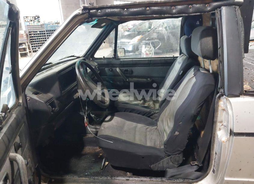 Photo 5 of 1987 Volkswagen Cabriolet (VIN WVWCA015XHK010619)