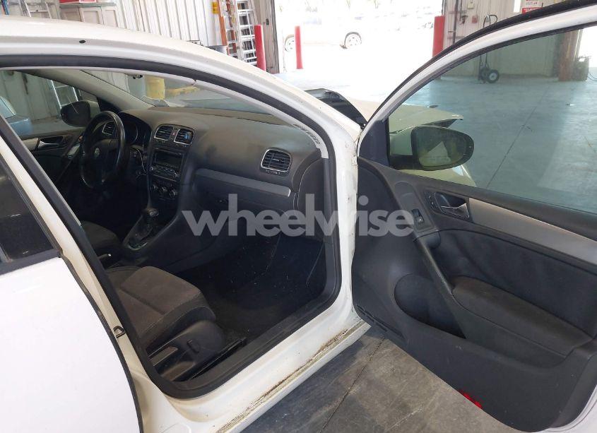 Photo 5 of 2010 Volkswagen Golf 4-DOOR (VIN WVWDA7AJ8AW082248)