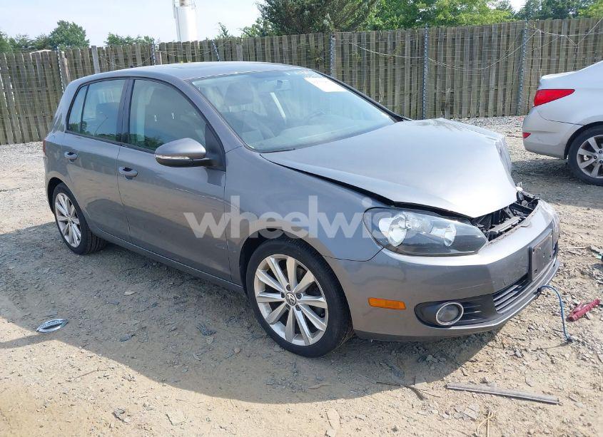 2014 Volkswagen Golf 2.0L TDI (VIN WVWDM7AJ7EW006825) main photo
