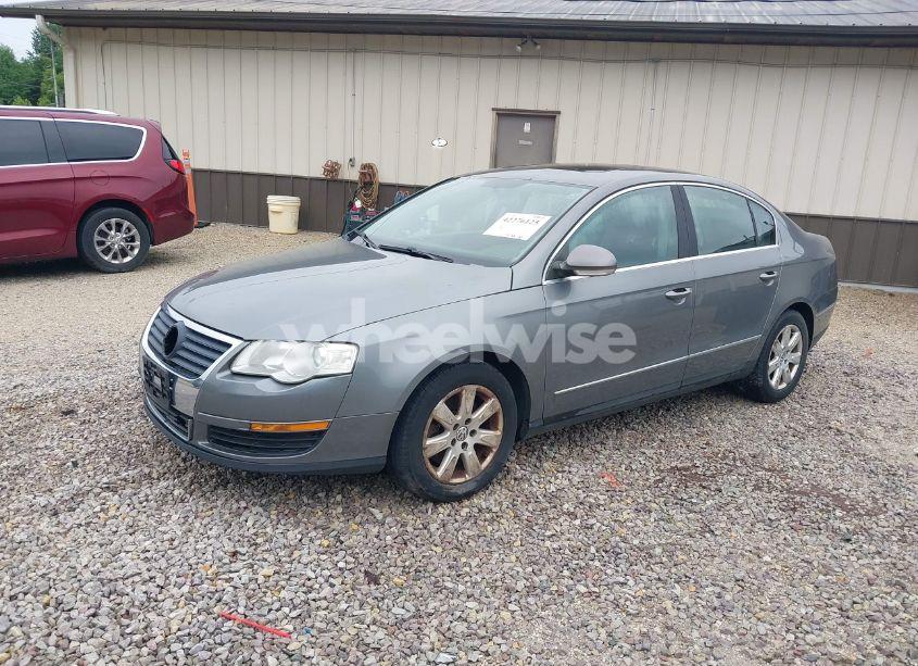 Photo 2 of 2006 Volkswagen Passat 2.0T (VIN WVWEK73C36P109793)