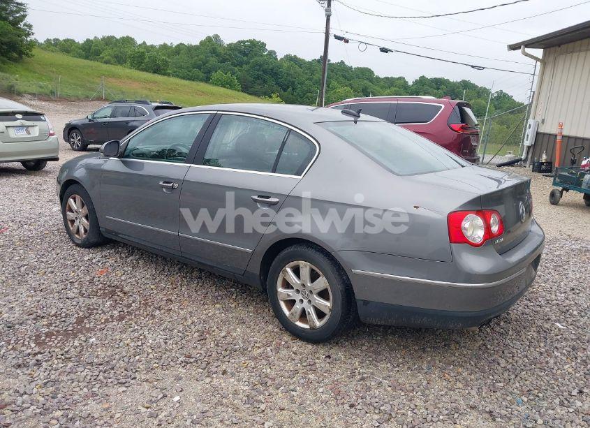 Photo 3 of 2006 Volkswagen Passat 2.0T (VIN WVWEK73C36P109793)