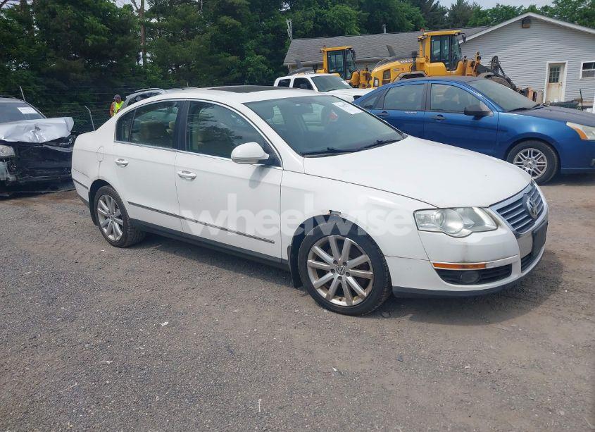 2007 Volkswagen Passat 2.0T (VIN WVWEK73C47P104958) main photo