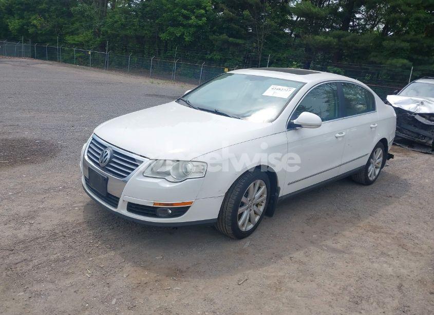 Photo 2 of 2007 Volkswagen Passat 2.0T (VIN WVWEK73C47P104958)