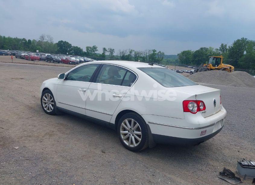 Photo 3 of 2007 Volkswagen Passat 2.0T (VIN WVWEK73C47P104958)