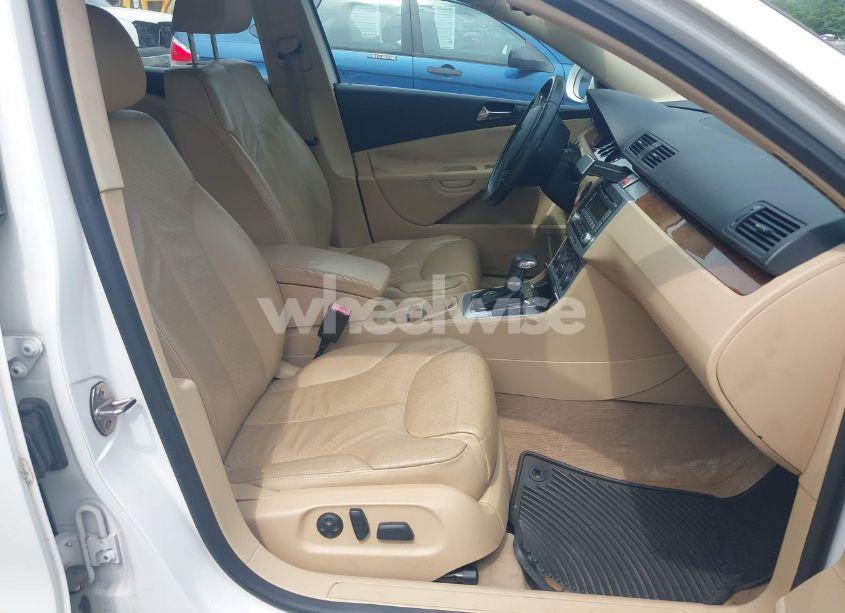 Photo 5 of 2007 Volkswagen Passat 2.0T (VIN WVWEK73C47P104958)