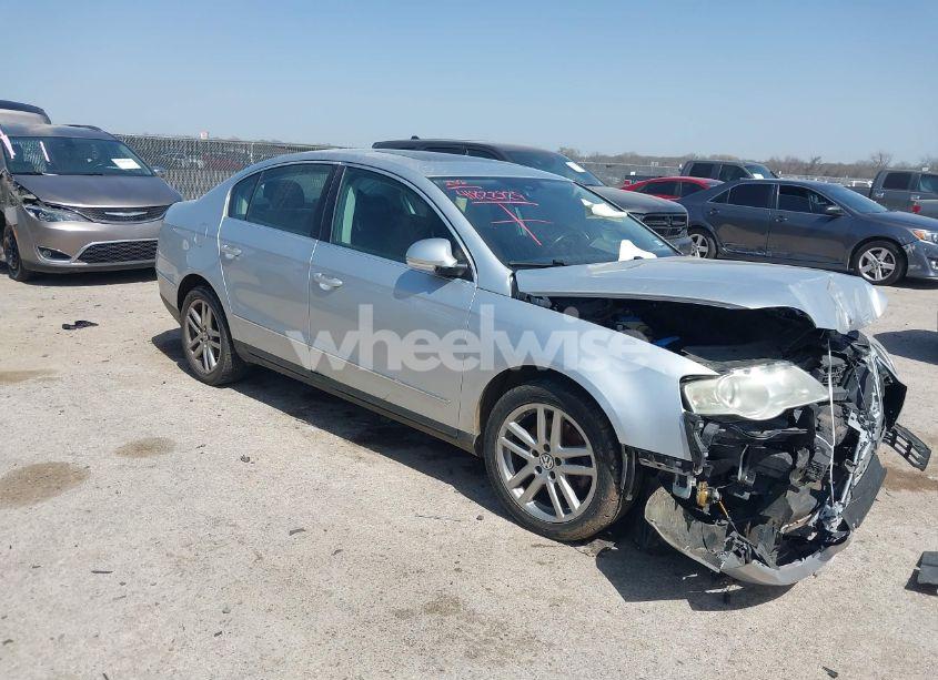 2008 Volkswagen Passat LUX (VIN WVWEK93C88P085585) main photo