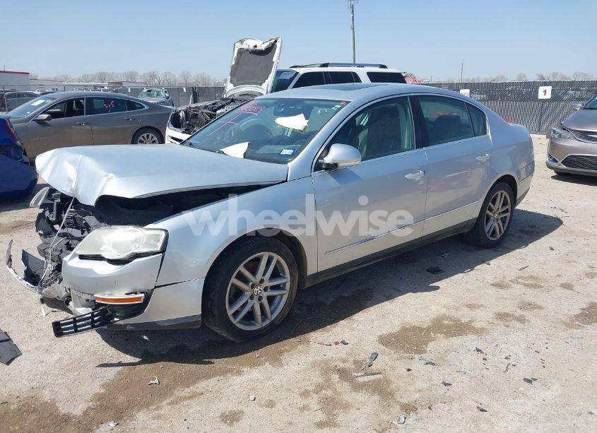 Photo 2 of 2008 Volkswagen Passat LUX (VIN WVWEK93C88P085585)