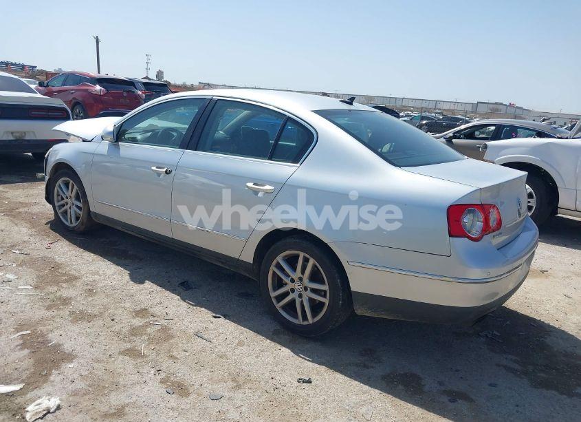 Photo 3 of 2008 Volkswagen Passat LUX (VIN WVWEK93C88P085585)