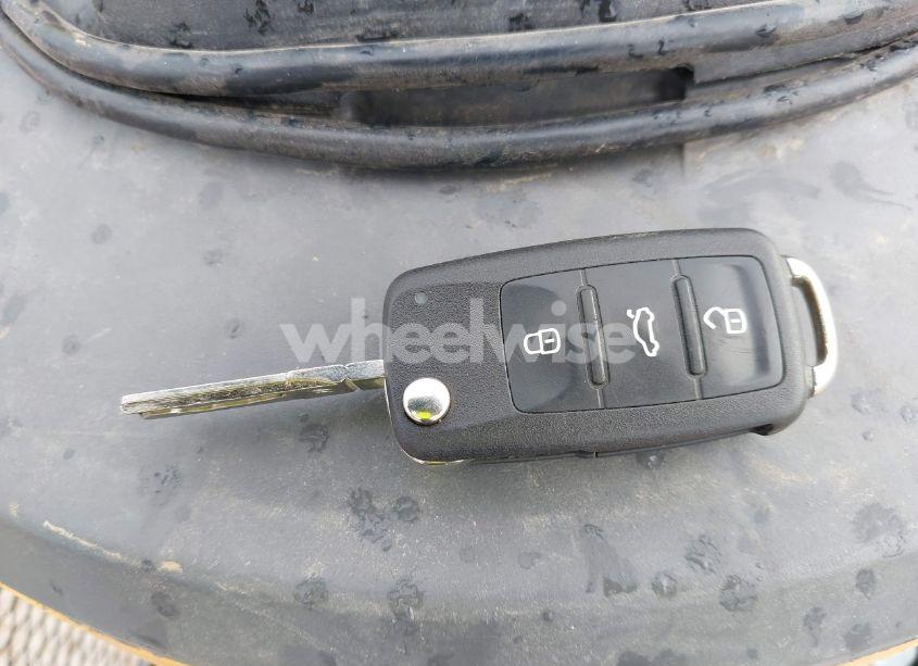 Photo 11 of 2010 Volkswagen Gti 2-DOOR (VIN WVWEV7AJ2AW377824)