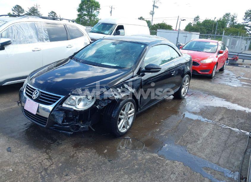Photo 2 of 2010 Volkswagen Eos LUX (VIN WVWFA7AH1AV025675)