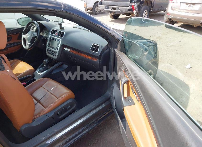 Photo 5 of 2010 Volkswagen Eos LUX (VIN WVWFA7AH1AV025675)