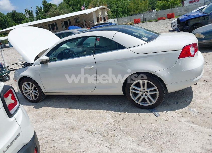 Photo 2 of 2010 Volkswagen Eos LUX (VIN WVWFA7AH5AV025386)