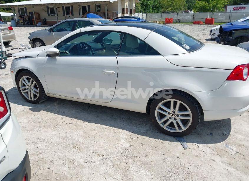 Photo 3 of 2010 Volkswagen Eos LUX (VIN WVWFA7AH5AV025386)