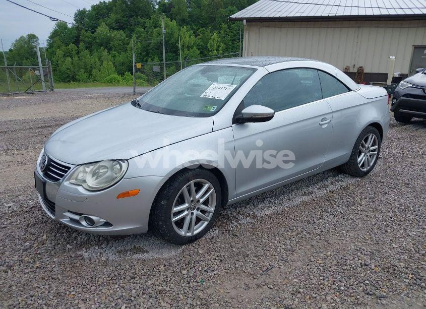 Photo 2 of 2010 Volkswagen Eos LUX (VIN WVWFA7AH9AV008865)