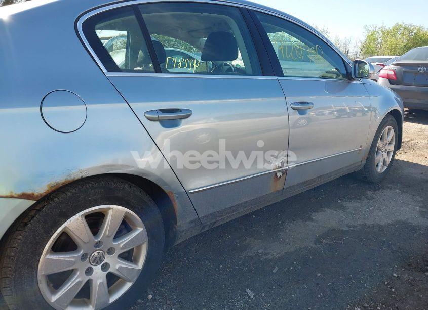 Photo 13 of 2008 Volkswagen Passat TURBO (VIN WVWJK73C08E103298)