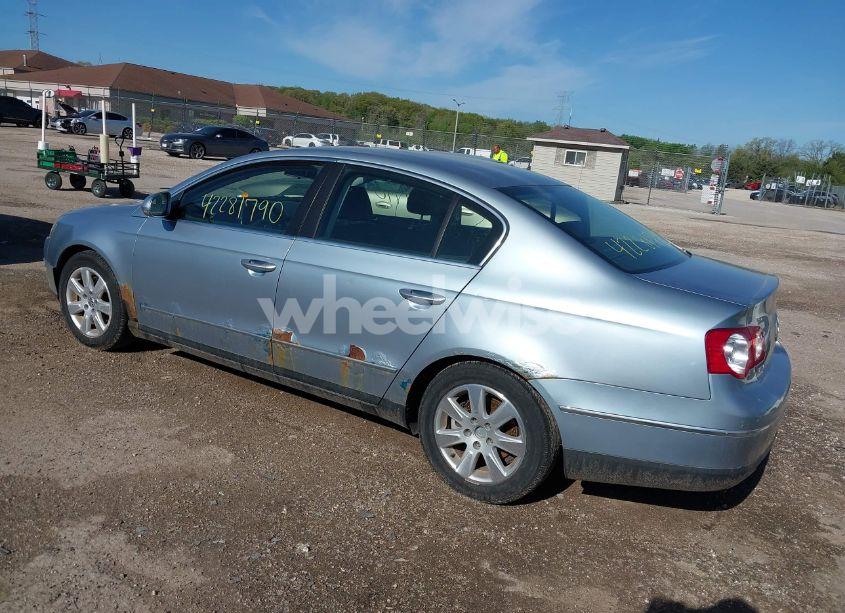 Photo 3 of 2008 Volkswagen Passat TURBO (VIN WVWJK73C08E103298)