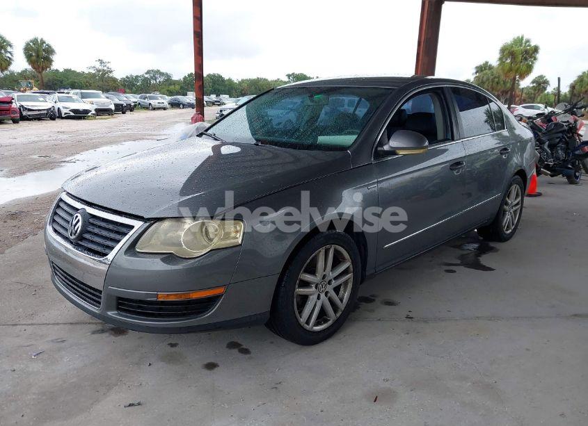 Photo 2 of 2008 Volkswagen Passat TURBO (VIN WVWJK73C18E227564)