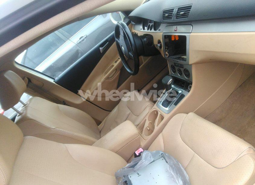 Photo 5 of 2009 Volkswagen Passat KOMFORT (VIN WVWJK73C39P035391)