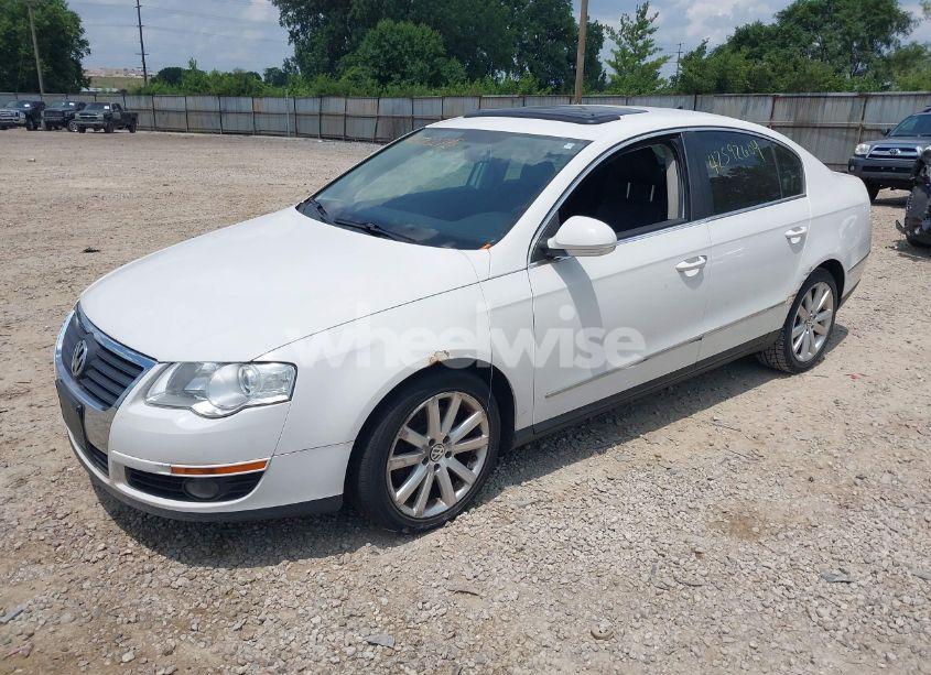 Photo 2 of 2010 Volkswagen Passat KOMFORT (VIN WVWJK7AN2AE077779)