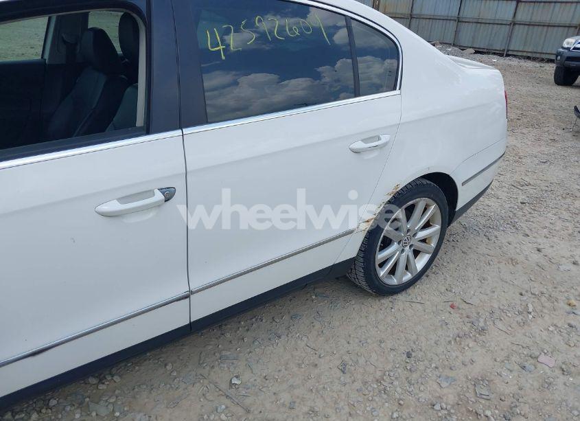 Photo 6 of 2010 Volkswagen Passat KOMFORT (VIN WVWJK7AN2AE077779)