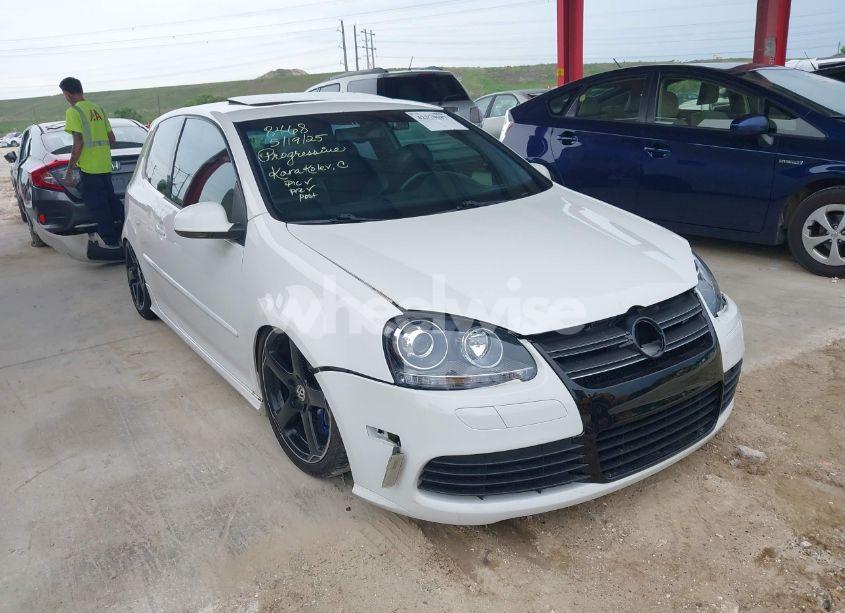 2008 Volkswagen R32 (VIN WVWKC71K38W158415) main photo