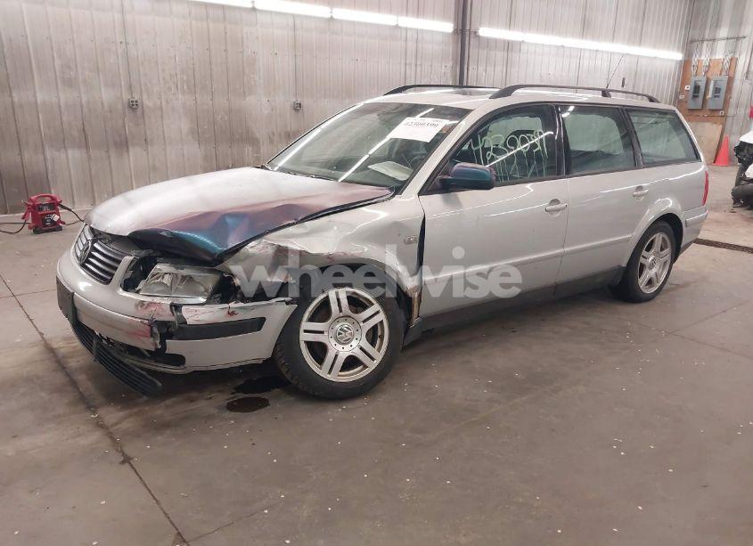 Photo 2 of 2001 Volkswagen Passat GLX (VIN WVWLH63BX1E033291)