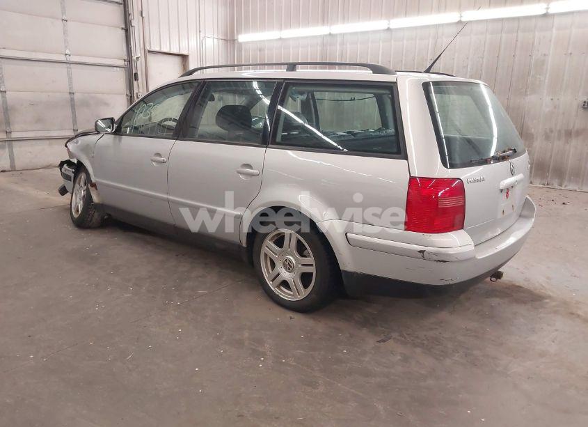 Photo 3 of 2001 Volkswagen Passat GLX (VIN WVWLH63BX1E033291)