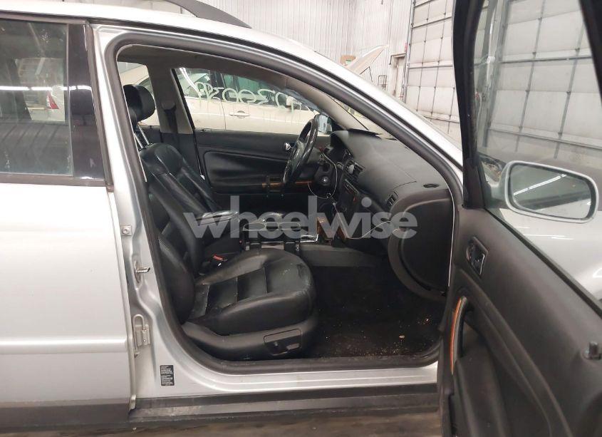 Photo 5 of 2001 Volkswagen Passat GLX (VIN WVWLH63BX1E033291)