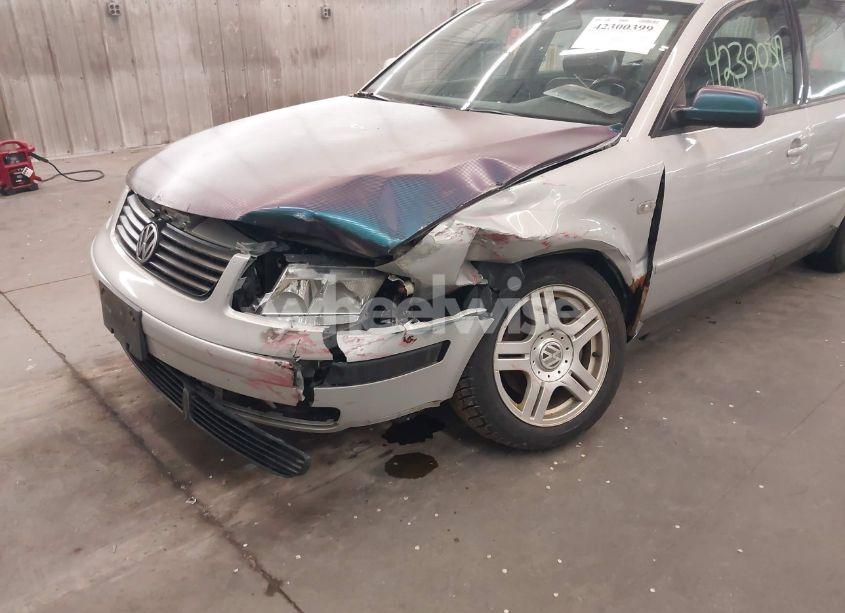 Photo 6 of 2001 Volkswagen Passat GLX (VIN WVWLH63BX1E033291)